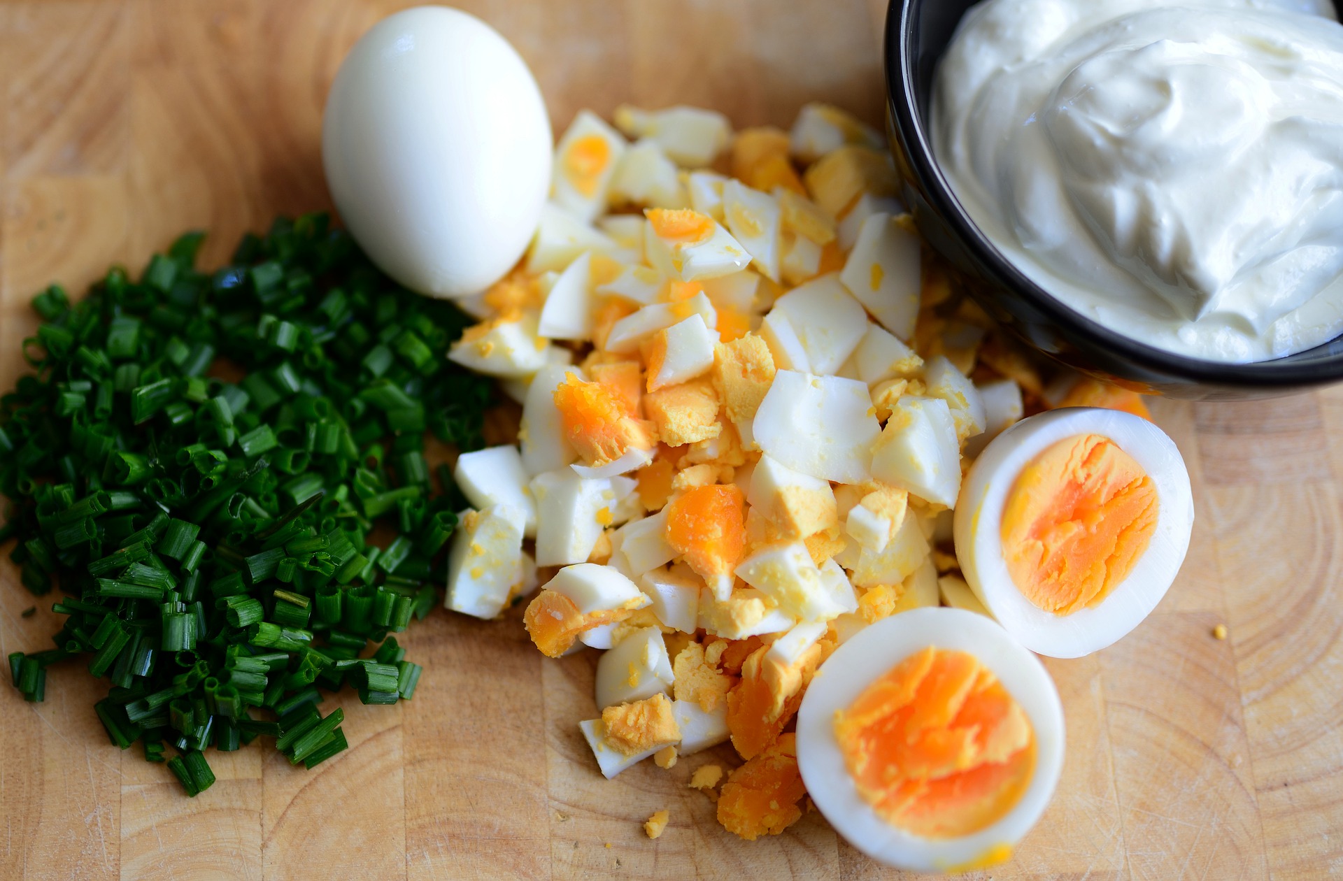 75% Latvijas iedzīvotāju Lieldienu olas ēd arī pēc svētkiem. Receptes pārpalikušo olu notiesāšanai